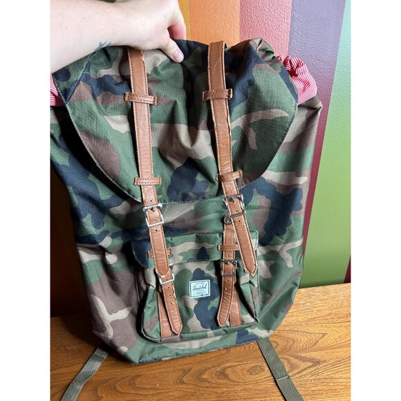 Hershel little America laptop backpack woodland camo camping - used condition - Picture 3 of 9